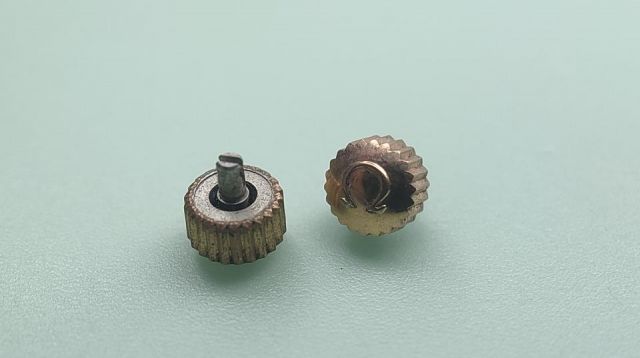 OMEGA ORIGINAL  069MD43095 PLATED CROWN BROCHE